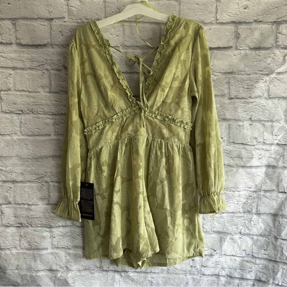 NEW WITH TAGS BEBE OPEN BACK RUFFLE ROMPER SMALL S GREEN TEA COLOR